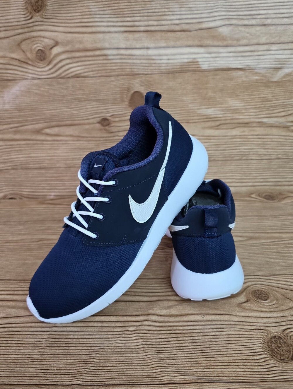 Nike Roshe One Sneakers